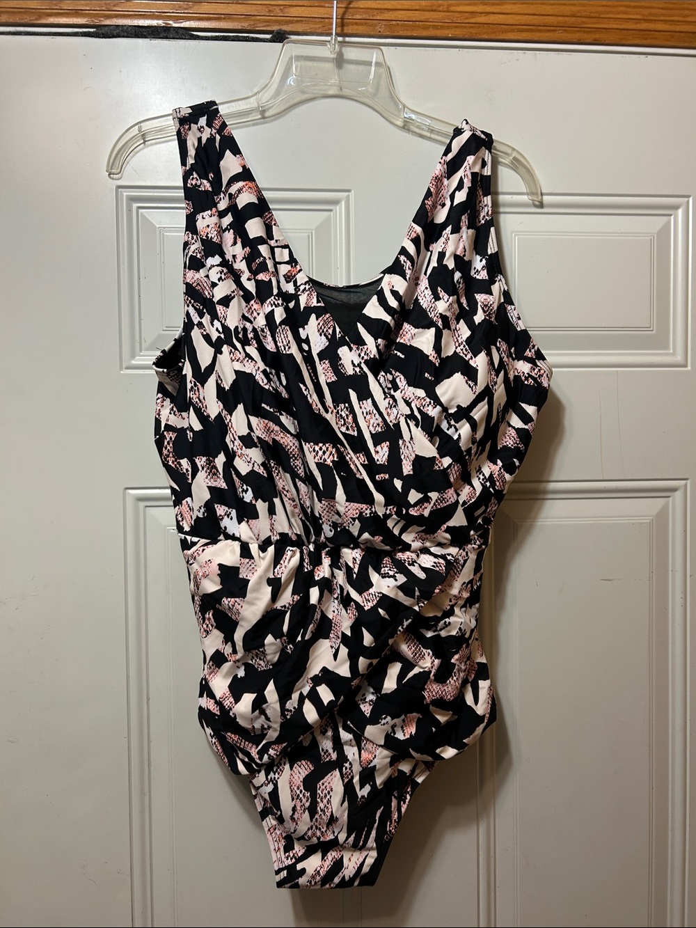 Avenue Black & Pink Patterned One-Piece Swimsuit 20 NWT